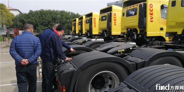 红岩危化品运输车大批交付上海交运 为危化品运输保驾护航
