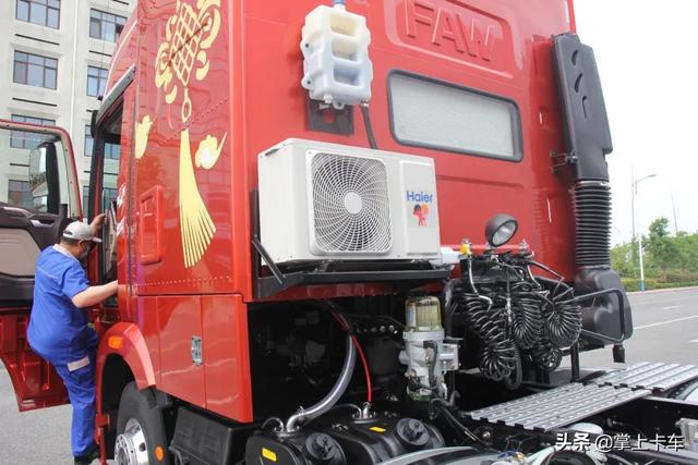 带卫生间的重卡见过吗 解放JH6 6×4平头牵引车 还有索尼高清电视