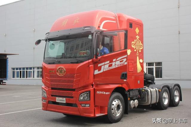 带卫生间的重卡见过吗 解放JH6 6×4平头牵引车 还有索尼高清电视