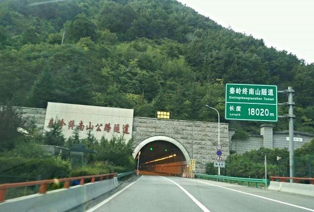 经历中国十大危险长下坡公路之一，首达新国标半挂测试发生了什么？