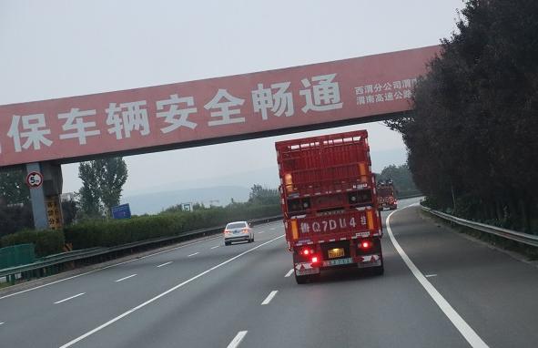 经历中国十大危险长下坡公路之一，首达新国标半挂测试发生了什么？