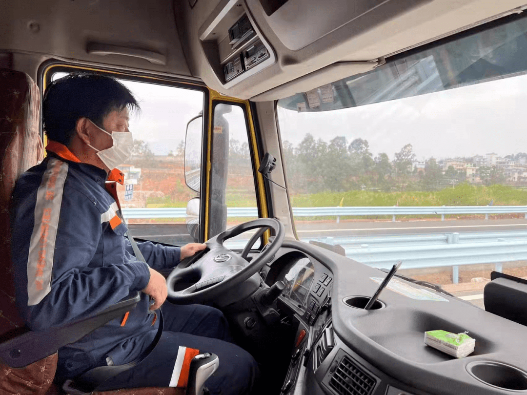 公路上的守“沪”者，超级英雄在民间