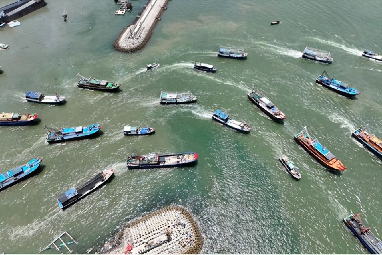 乘龙冷藏车，助力海鲜从码头到餐桌