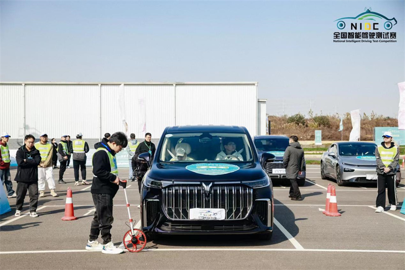 74支队伍角逐2023全国智能驾驶测试赛，武汉经开区展现车路协同魅力"