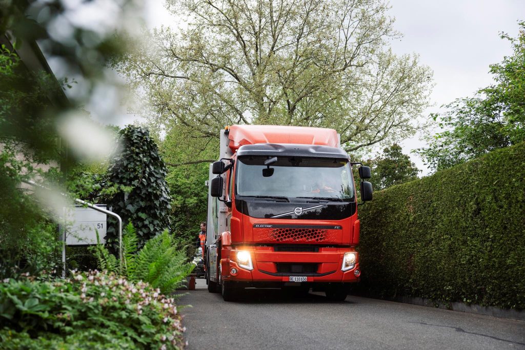 里程碑时刻：沃尔沃电动卡车累计行驶里程突破2.5亿公里